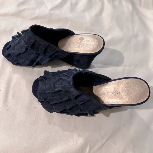Anthropologie Liendo by Seychelles Ronda Wedges Shoes Blue Suede Ruffle Sz 8