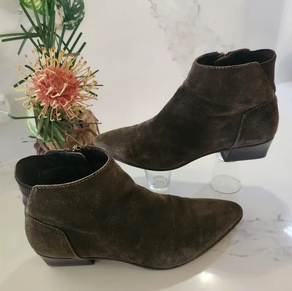 Aquatalia Size 7 Olive Green Suede Ankle Boots/Booties