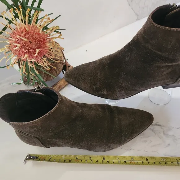 Aquatalia Size 7 Olive Green Suede Ankle Boots/Booties