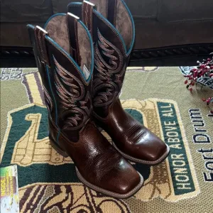 Ariat Ricochet Western Cowboy Boots with blue Intricate Stitching. Rubber sole.