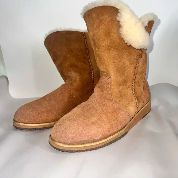 Australian Emu Bells Beach Lo sz 8 Sheepskin Boots Suede Outer