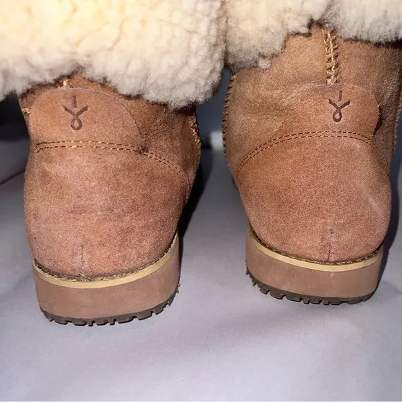 Australian Emu Bells Beach Lo sz 8 Sheepskin Boots Suede Outer