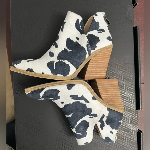 Barn babe black and white cow print booties size 7