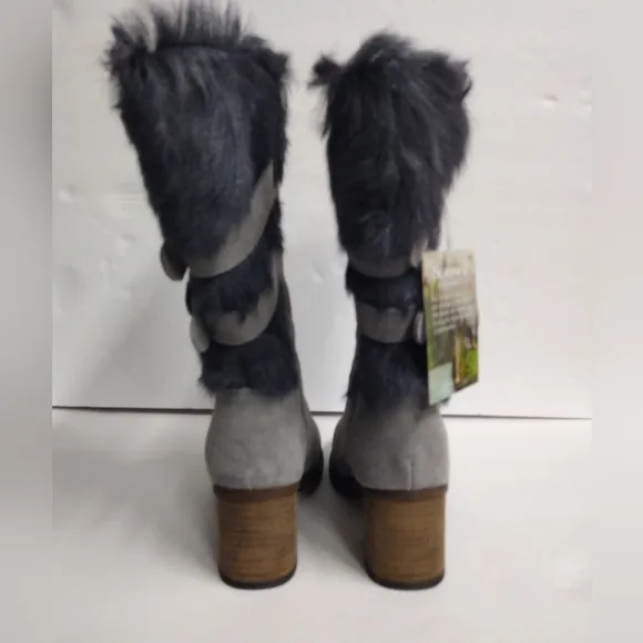 BEARPAW 🐻 Grey Suede heeled buckle boots Women's size 8 NEW!!