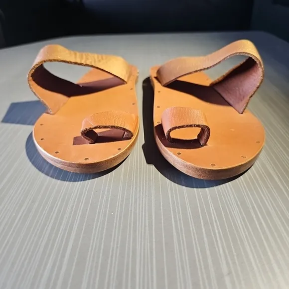 Beek‎ Finch Rose Gold/ Tan Toe Ring Leather Sandals Size 5 NWOT $280