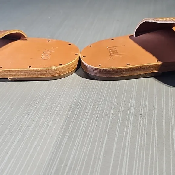 Beek‎ Finch Rose Gold/ Tan Toe Ring Leather Sandals Size 5 NWOT $280