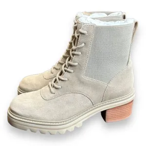 BERNARDO Salerno Lace-Up‎ Rubber Sole Boot US 6.5M White Suede