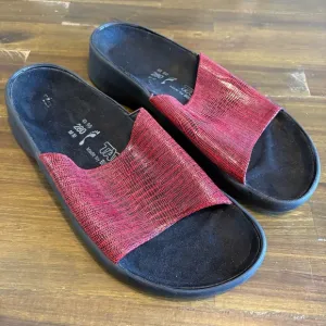 Birkenstock Tatami Red Black Embossed Sandals Rubber Men’s 10 Narrow Open Slide