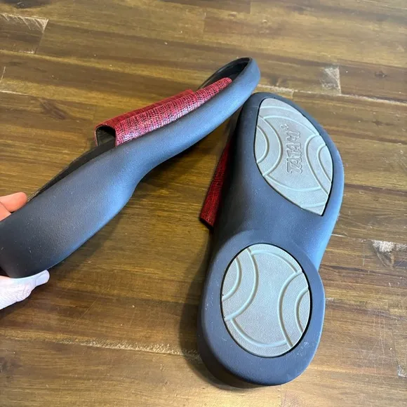Birkenstock Tatami Red Black Embossed Sandals Rubber Men’s 10 Narrow Open Slide