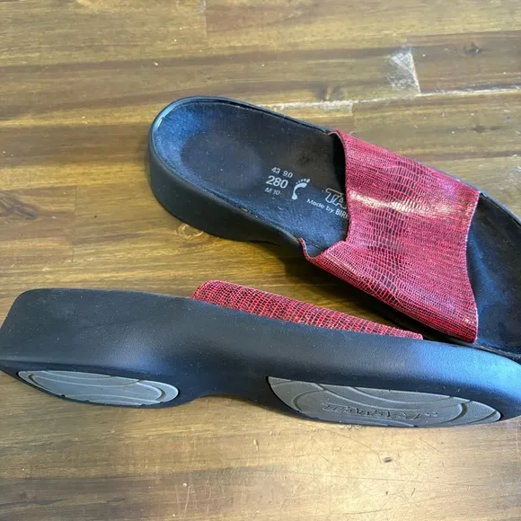 Birkenstock Tatami Red Black Embossed Sandals Rubber Men’s 10 Narrow Open Slide