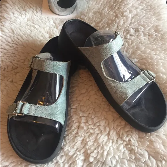 Birkenstock’s Tatami Blue Printed 2 Strap Sandals