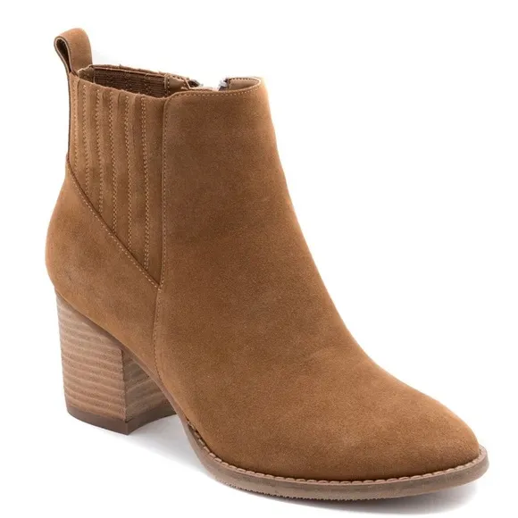 Blondo NOA waterproof suede boots. Color is camel suede. Size 10