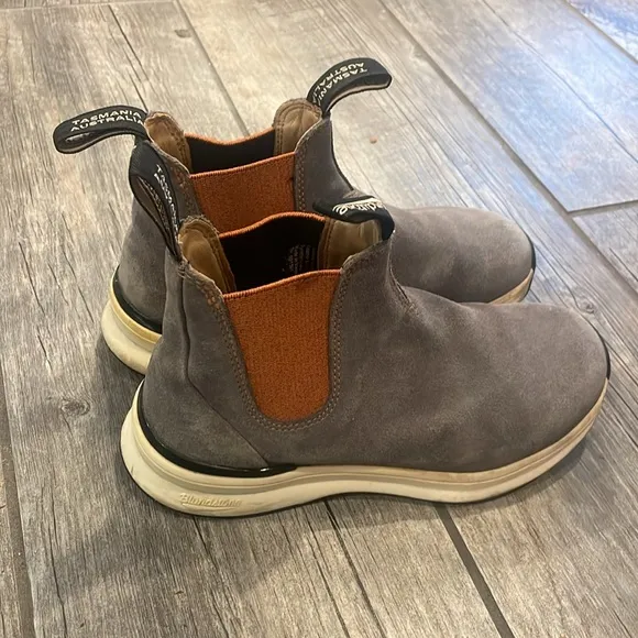 Blundstone women’s suede boots