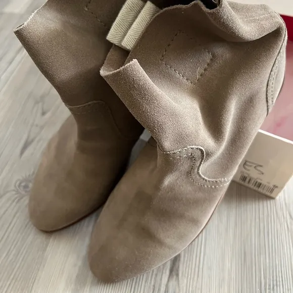 BODEN Ankle Suede Boots