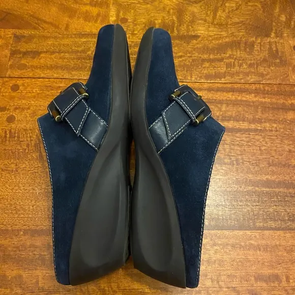 BOGO 2 Pairs of Aerosoles Suede Clogs (1 Brown, 1 Blue) Size 7.5M