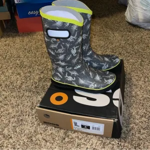Bogs Boys RNBT Cool Dino Gray Rubber Rain Boots Size 6 Medium Big Kid New