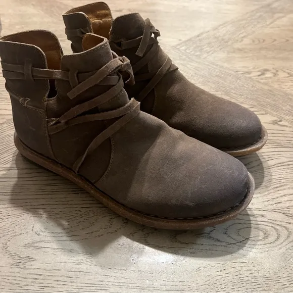 Born Women's Brown Tarkiln Suede Ankle Boots Size 9 US Zip Leather Wrap Laces