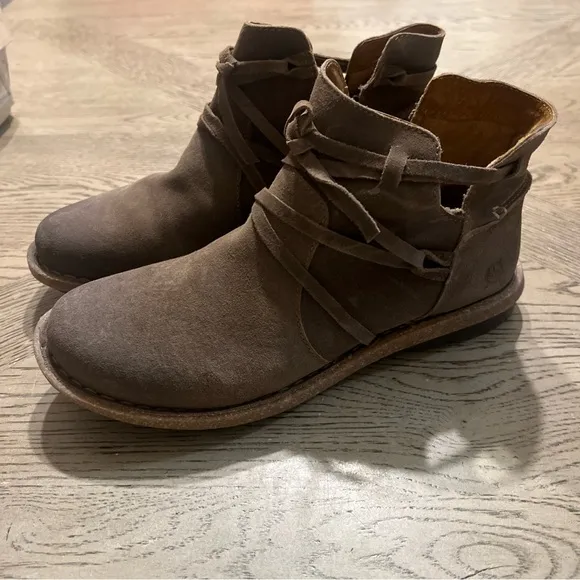 Born Women's Brown Tarkiln Suede Ankle Boots Size 9 US Zip Leather Wrap Laces
