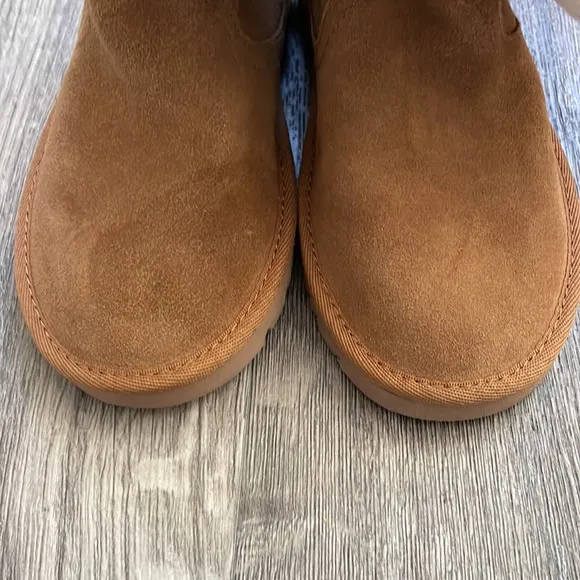 Brand New UGG Australia Kids Aleyah Chestnut Suede Sheepskin Buckle Pull On Boot