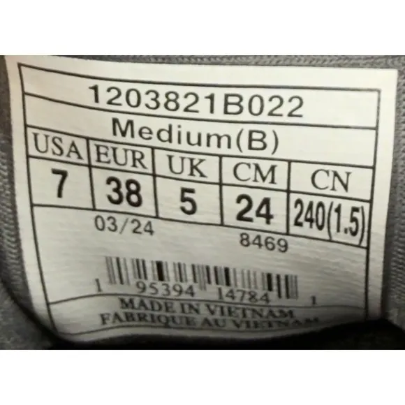 Brooks Ghost 15 GTX Gore-Tex Running Shoes Womens 7 B Black Gray White Sneakers