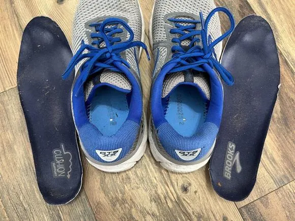 Brooks Mens Size 10.5 Adrenaline GTS 20 1103071D051 Gray With Blue Running Shoes