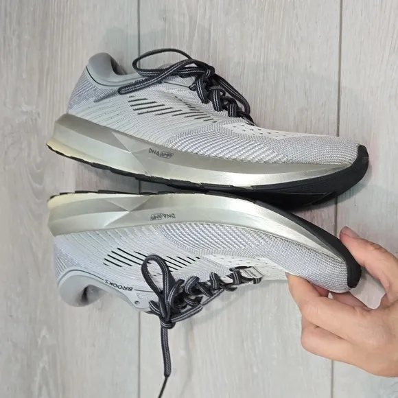 Brooks Womens Levitate Athletic Sneakers shoes sz 7.5 Medium B