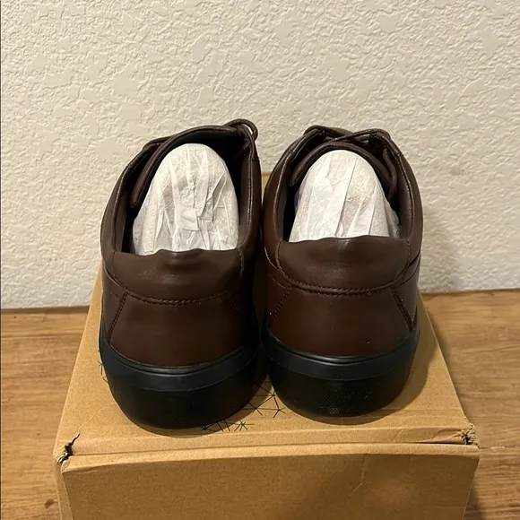 Brown Leather Oxford Shoes with Classic Design