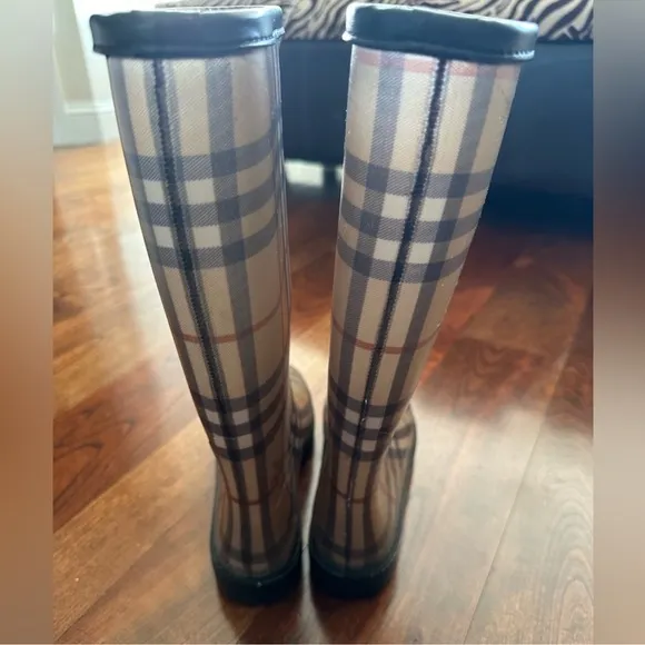 Burberry Plaid Rain Boots; size 37; Gently worn