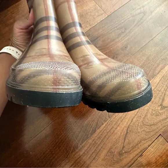 Burberry Plaid Rain Boots; size 37; Gently worn