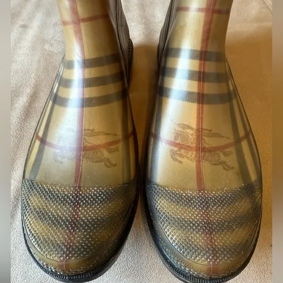 Burberry Size 7 Rain Boots