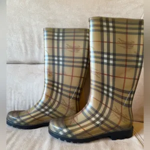 Burberry Size 7 Rain Boots