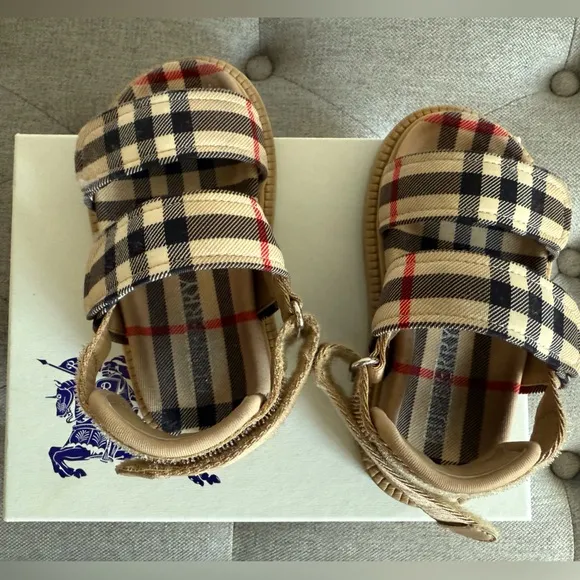 Burberry Toddler Sandals Sz US 7/Euro 23 ❤️