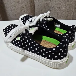 Cariuma-Oca Low Black Canvas Shoes, Women's Size 6.5
