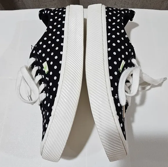 Cariuma-Oca Low Black Canvas Shoes, Women's Size 6.5