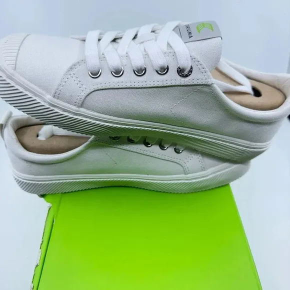 Cariuma Oca Low Canvas Sneaker Casual Shoes Lace-Up Off-White 7 Mens 8.5 Womens