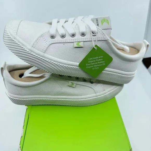 Cariuma Oca Low Canvas Sneaker Casual Shoes Lace-Up Off-White 7 Mens 8.5 Womens