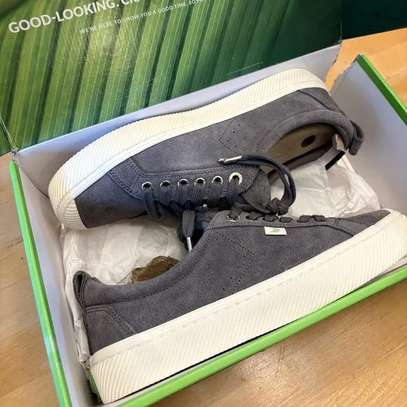Cariuma suede sneakers charcoal lace-up new in box Women’s 9.5 Men's 8