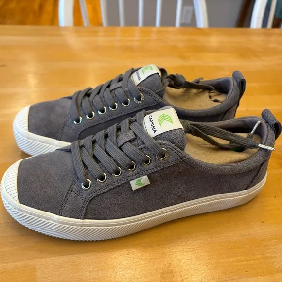 Cariuma suede sneakers charcoal lace-up new in box Women’s 9.5 Men's 8