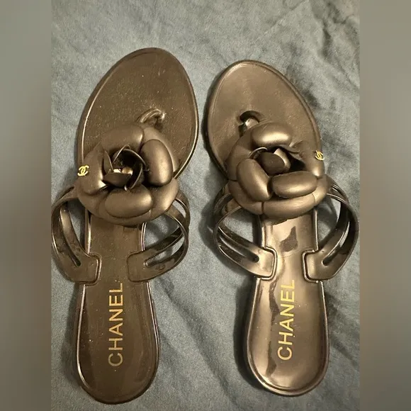 CHANEL BLACK FLOWER RUBBER SANDALS