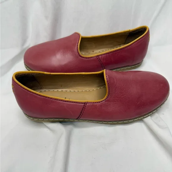 CHARIX *Rare* Fuschia/Yellow Gold Slip-Ons