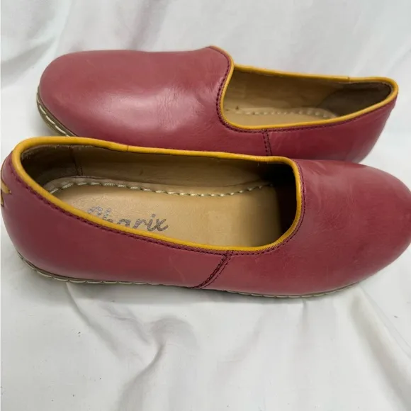 CHARIX *Rare* Fuschia/Yellow Gold Slip-Ons