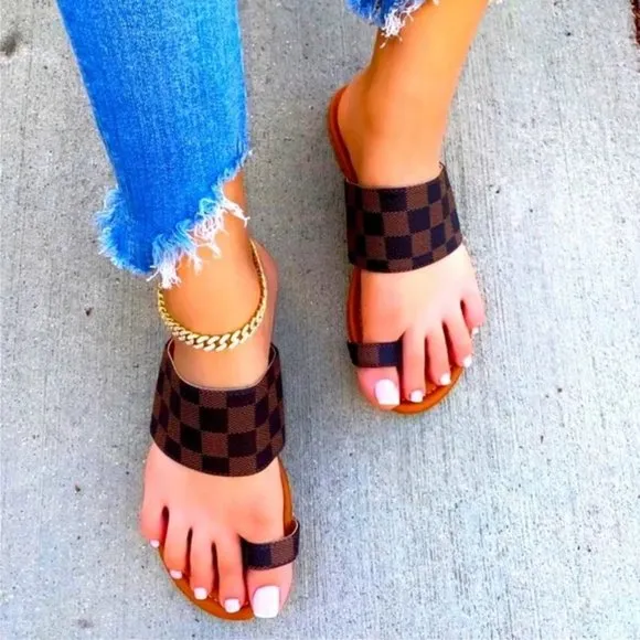 Checkered/Plaid Print Flat One-Toe Slide Sandals - Brown