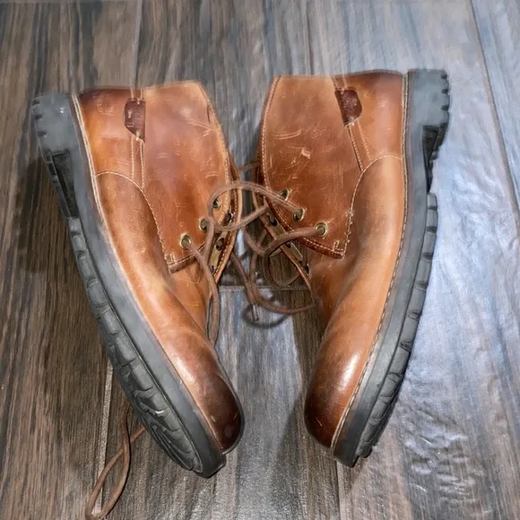 Clarks 1825 brown rubber sole lace up boots