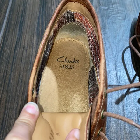 Clarks 1825 brown rubber sole lace up boots