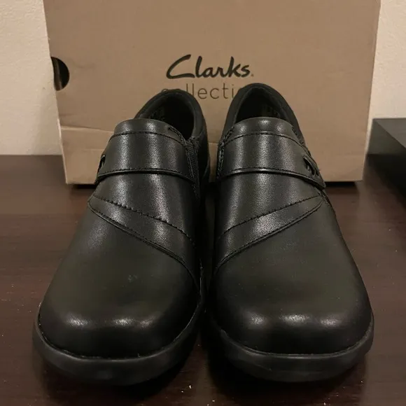 CLARKS ANGIE PEARL BLACK LEATHER COMFORT SLIP ON SHOES SIZE 7.5. NEW IN BOX