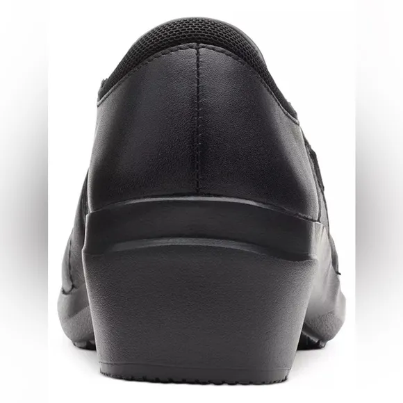 CLARKS ANGIE PEARL BLACK LEATHER COMFORT SLIP ON SHOES SIZE 7.5. NEW IN BOX