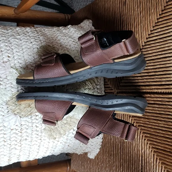 Clarks Hapsford Creek sandals, size 9M