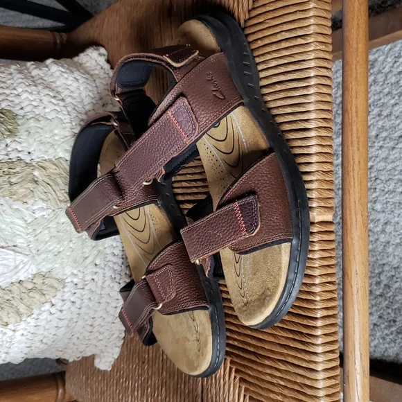 Clarks Hapsford Creek sandals, size 9M