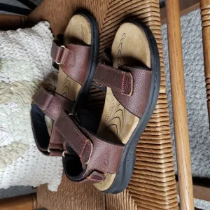 Clarks Hapsford Creek sandals, size 9M
