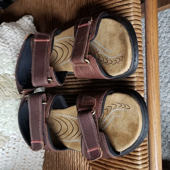 Clarks Hapsford Creek sandals, size 9M